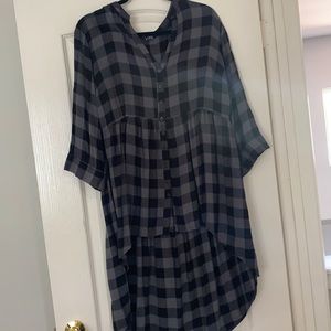 Torrid size 1 Hi low shirt. Black and grey plaid